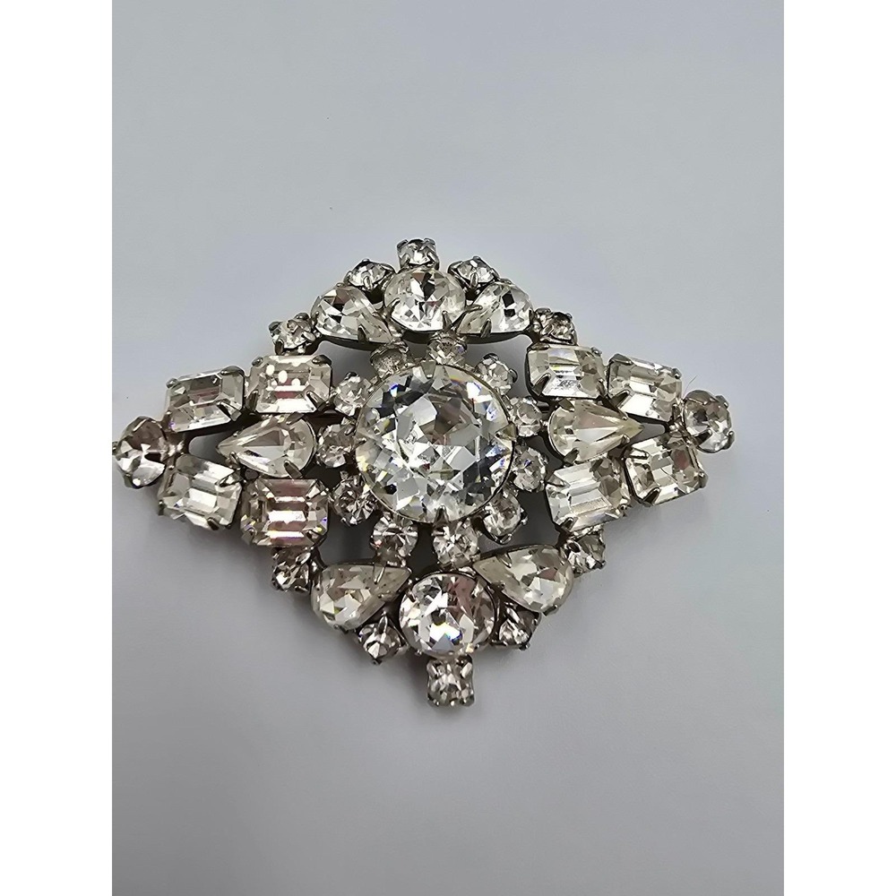 Vintage WEISS Clear Rhinestone Brooch Pin Silver Tone Multi-Cut Crystal Jewel